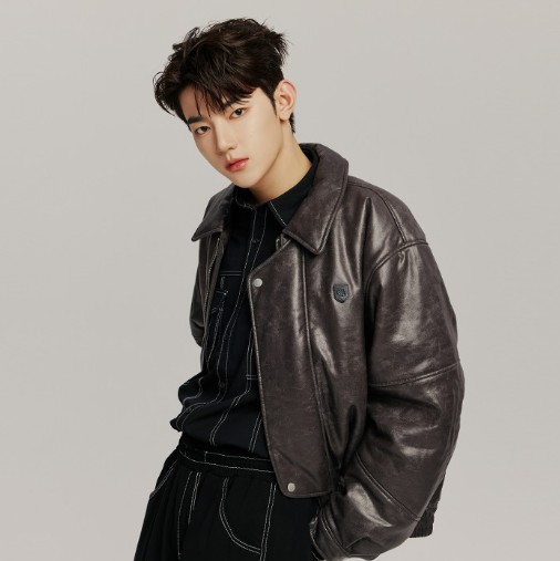 [ZB1 23 FWコレクション] CRACK BOMBER JACKET