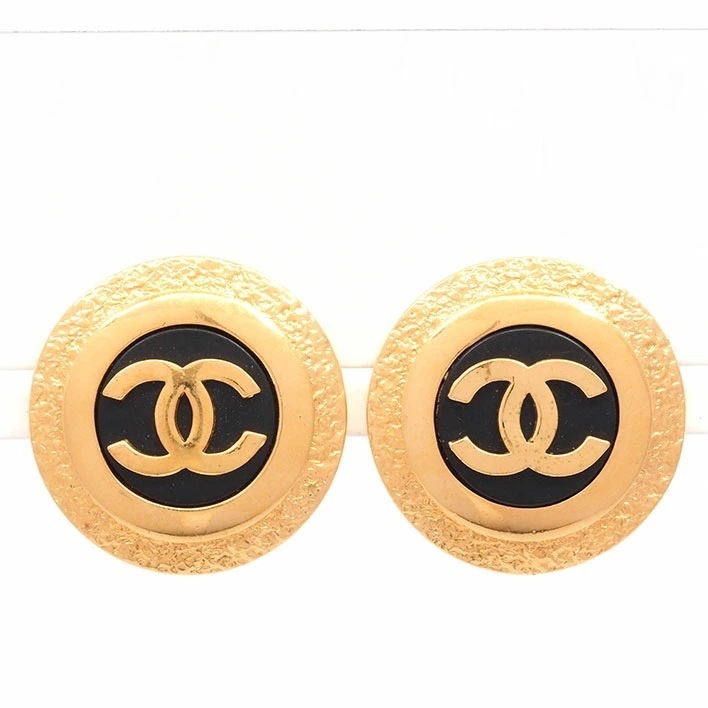 シャネル ココマーク エンボステクスチャー ラウンド ブラック クリップタイプ 【イヤリング】