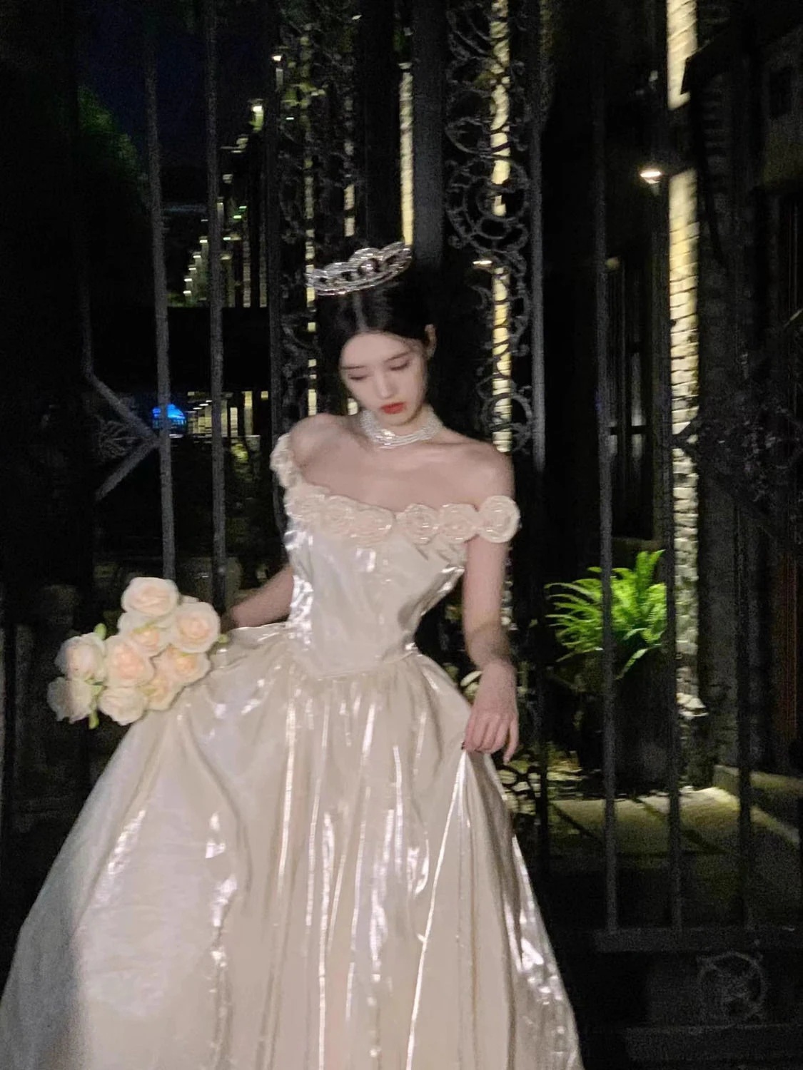 ハイエンドのプリンセススカートアート候補者の日の女性のための女性の肩のドレス