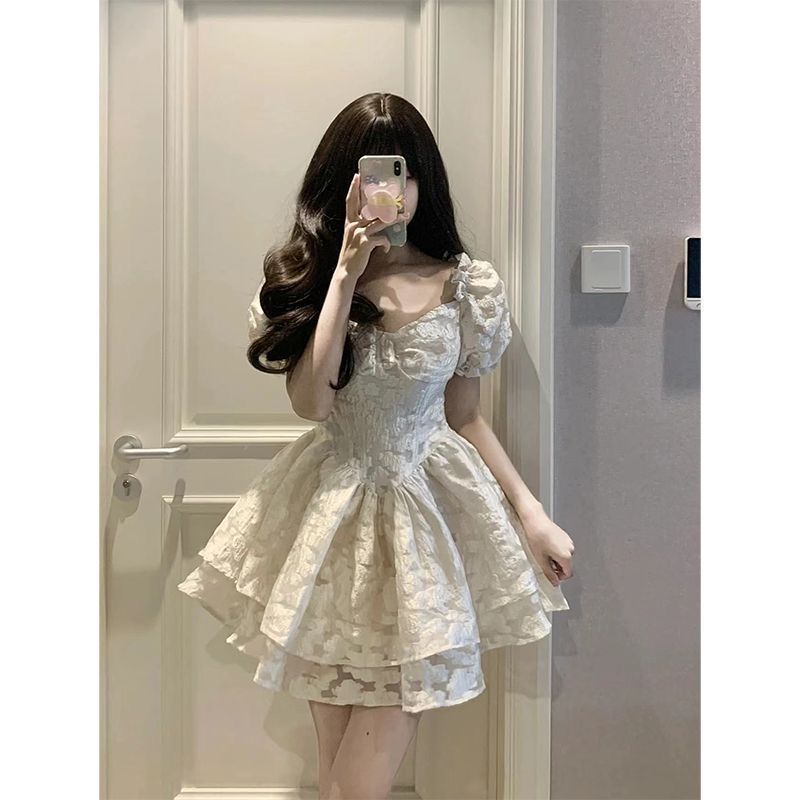 【1つ買うと10つ無料】2025夏のバブルスリーブホワイトドレス女性の小さなウエストスカートの小さな腰のパフ