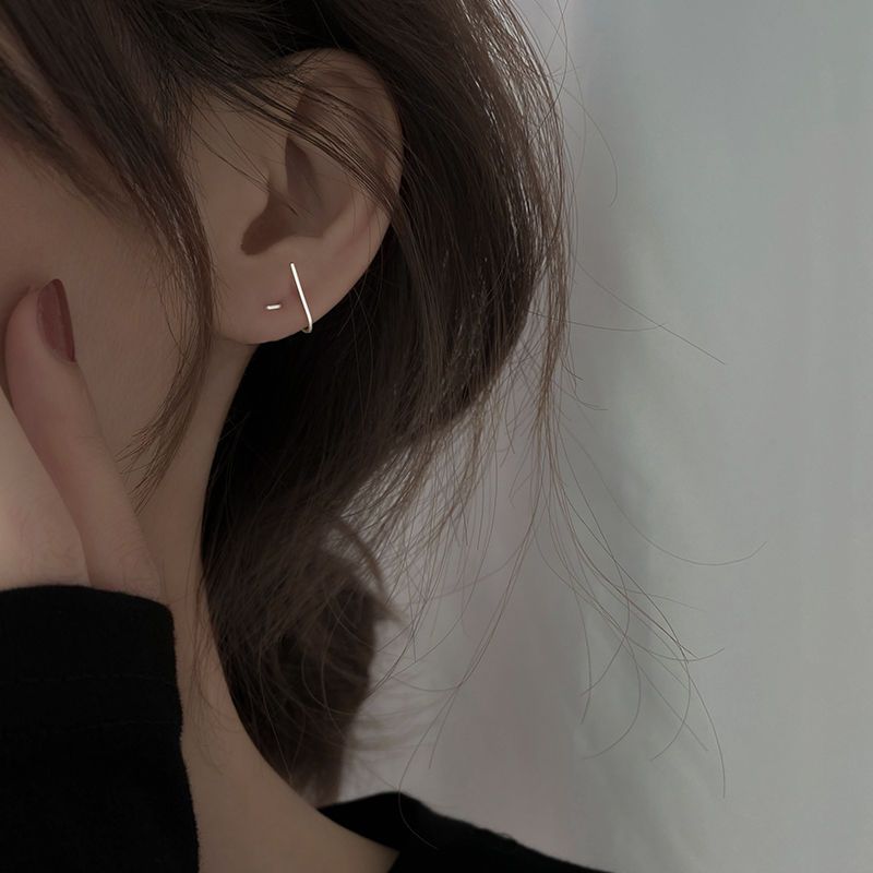 【急速出荷!】100psc洗練されたピアスの純銀ピアスの女性夏シンプルなデザイン感ピアス2022年の新型冷淡な風の女性