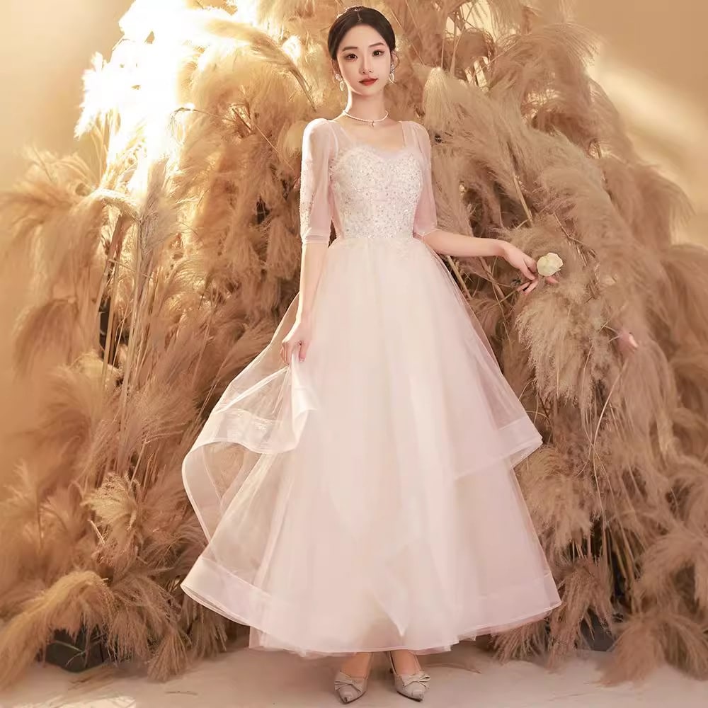 シャンパンカラーの気質のイブニングドレス2025新しい軽い高級ニッチ18歳の成人式司会婚約ドレスロング