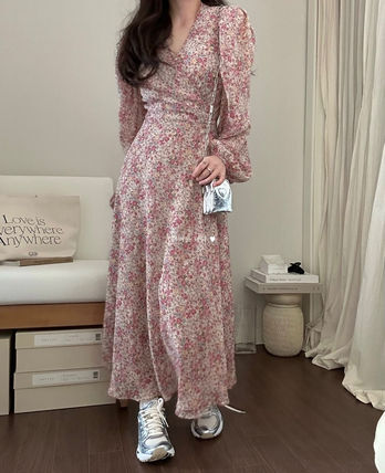 シフォン ラップワンピース 小花柄 ボリューム袖 ラップドレス 花柄 Aライン シフォン パフスリーブ フレアVネック 長袖 ミディアム ロング パーティースタイル ホームパーティーアイテム ミモレ丈