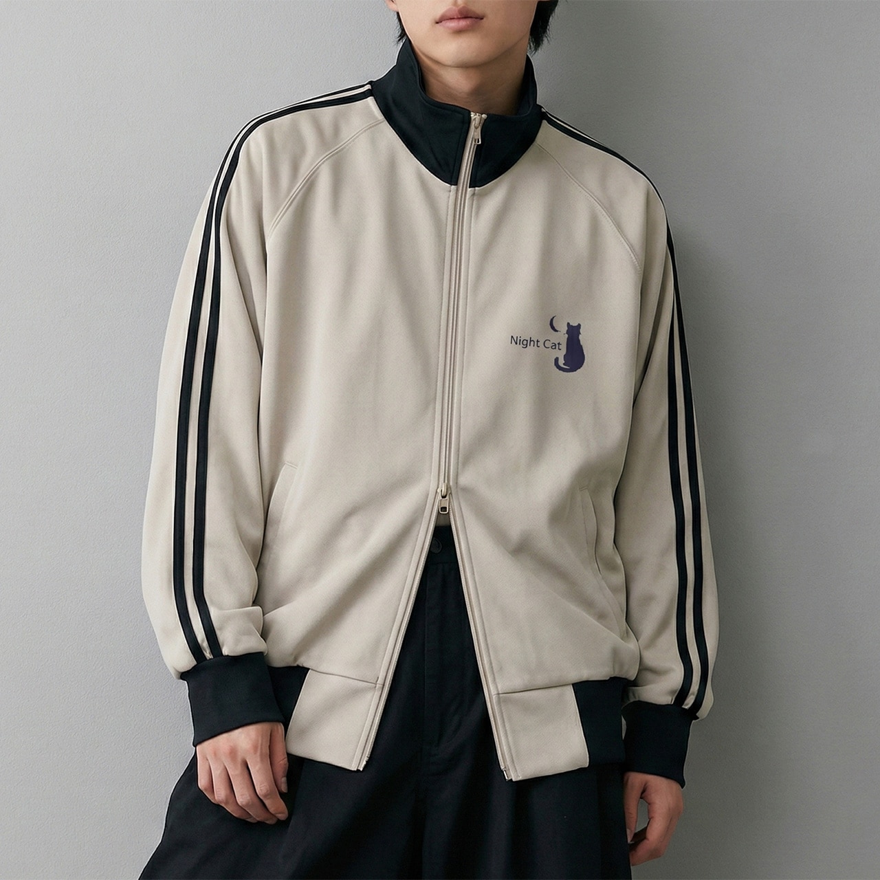 【Night Cat】ロゴ入り サイドライントラックジャケット ジャージ（ライトグレー／ネイビー） 夜猫 ロゴ かわいい クール ストリート 韓国 ファッション
