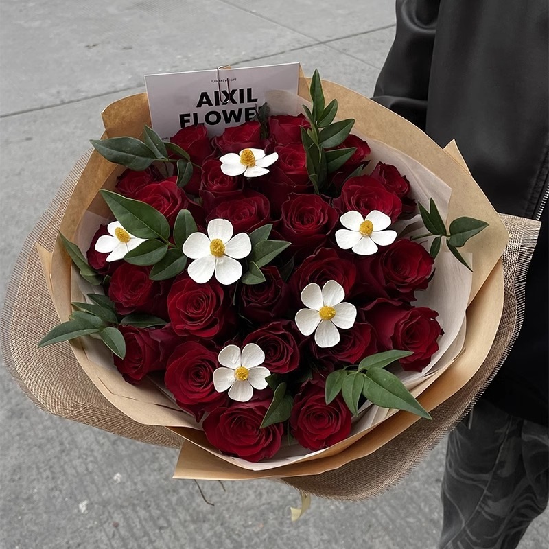 卒業シーズン贈り物 【急速出荷】プリザーブドフラワー ソープフラワー ベルベット 赤いバラの花束 シミュレーションフラワー 彼女や親友への実用的で高級な誕生日プレゼント2つの方がお得です