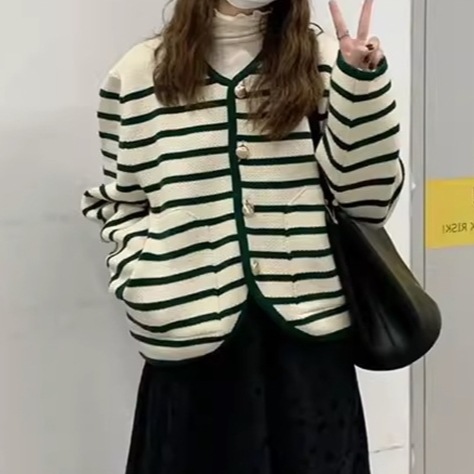 レディース トップス ニット カーディガン 上着 羽織 前開き ミドル丈 長袖 Vネック ノーカラー ボタン 厚手 かわいい 大人可愛い シンプル カジュアル おしゃれ レトロ ラフ ボーイッシュ