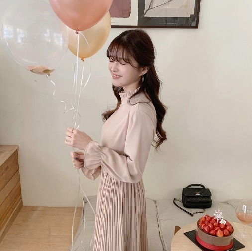 ワンピース ロング丈 袖あり 長袖 ボリュームスリーブ ハイネック デザイン 美ライン ニュアンス ラッフル プリーツ シフォン フリル レイヤード 軽やか カラバリ ロマンチック かわいい