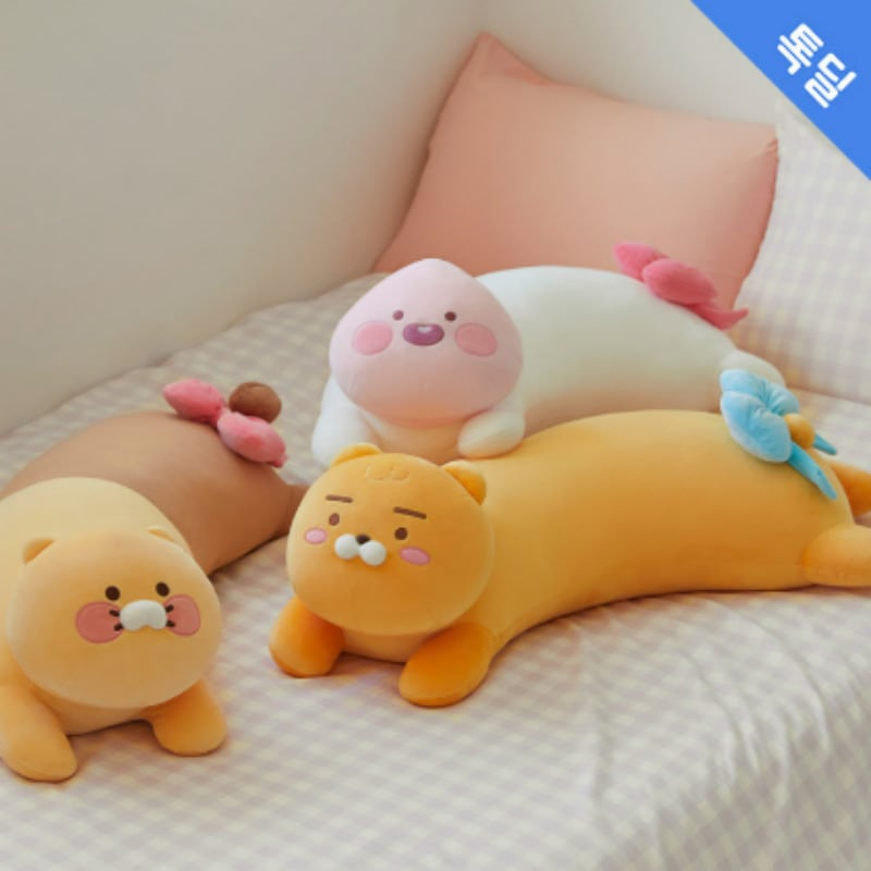 リボン カーブ ボディピロー(チュンシク/リトルライアン/リトルアピーチ)