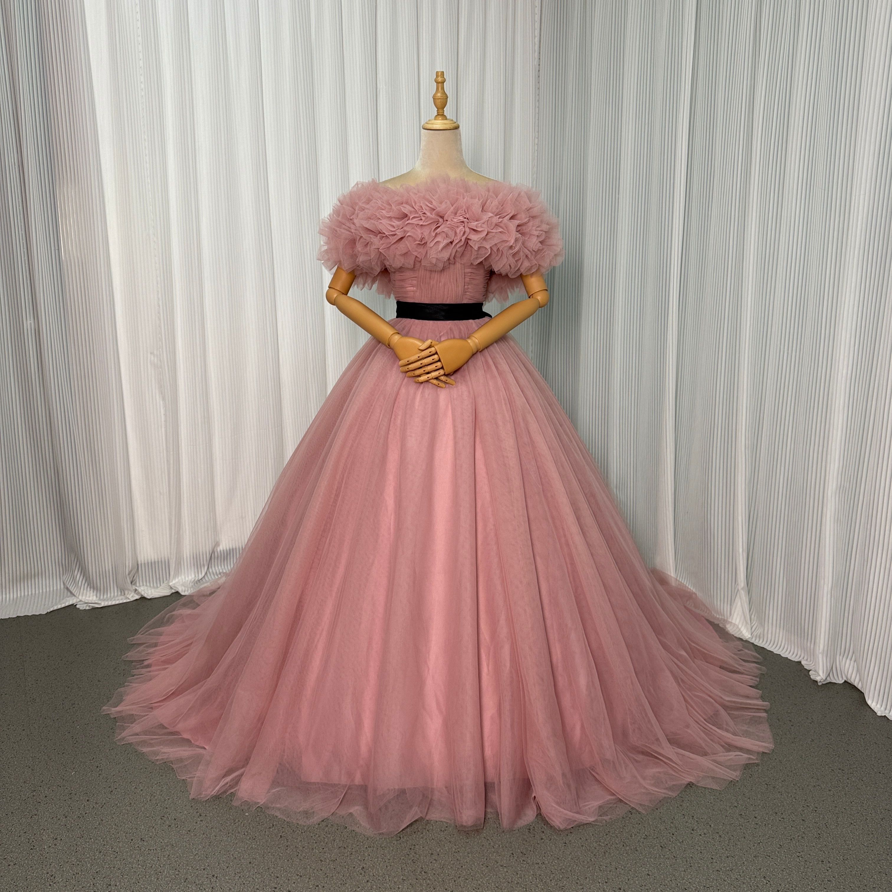 人気上昇！カラードレス ローズピンク オフショルダー ソフトチュール ロングトレーン 花嫁