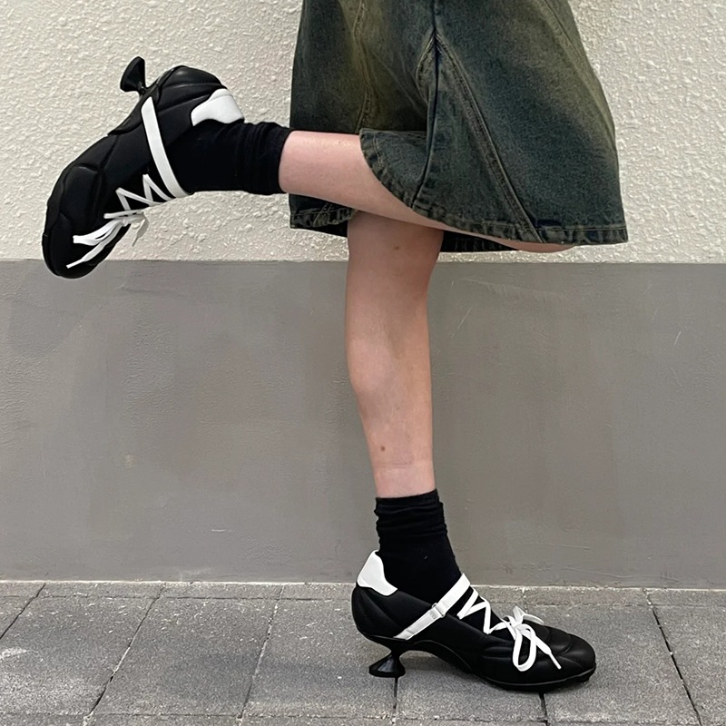 2025 秋冬 可愛い ゆったり ボリュームソール 足首ほっそり 厚底 シューズ 脚長効果 美脚見え 学生 通学 シンプル カジュアル 涼しげ スタイルアップ kawaii 靴 白
