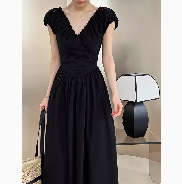 ワンピース ミモレ丈ワンピース 半袖 ボリューム袖 Vネック ミモレ丈 セミフレア かわいい 大人可愛い きれいめ シンプル 上品 おしゃれ かっこいい レトロ こなれ感 個性的 主役級 存在感