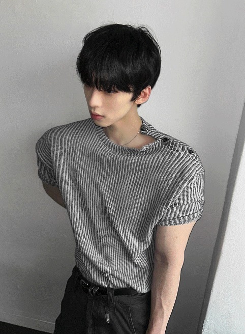 [COSYHARU公式] Muscle Fit Henley Neck Short Sleeve Knit