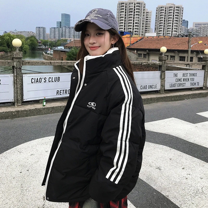 2024年カップルアメリカのレトロなアルファベット立襟綿服男女縞潮牌ゆるい学院風綿服コート