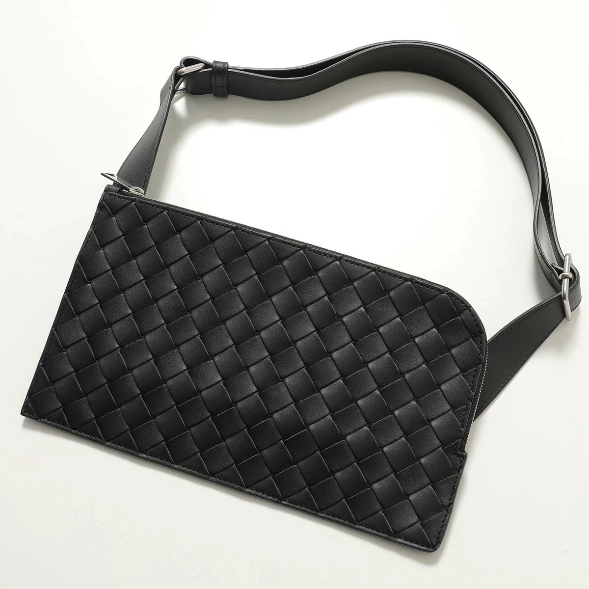 BOTTEGA VENETA ボッテガヴェネタ ボディバッグ 755569 V1EC3 メンズ イントレチャート レザー クロスボディ ベルトバッグ 鞄 8803 755569V1EC38803 117,882円