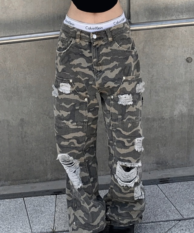 [UNISEX] VINTAGE LOWRISE CAMO PT / カモローライズ ダメージジーンズ 5,014円