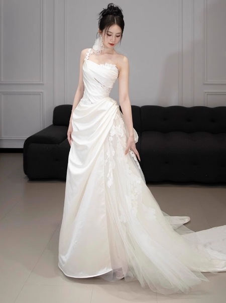 ウエディングドレス ワンショルダー ハンドドレープ 繊細レース 優雅なシルエット 拳式