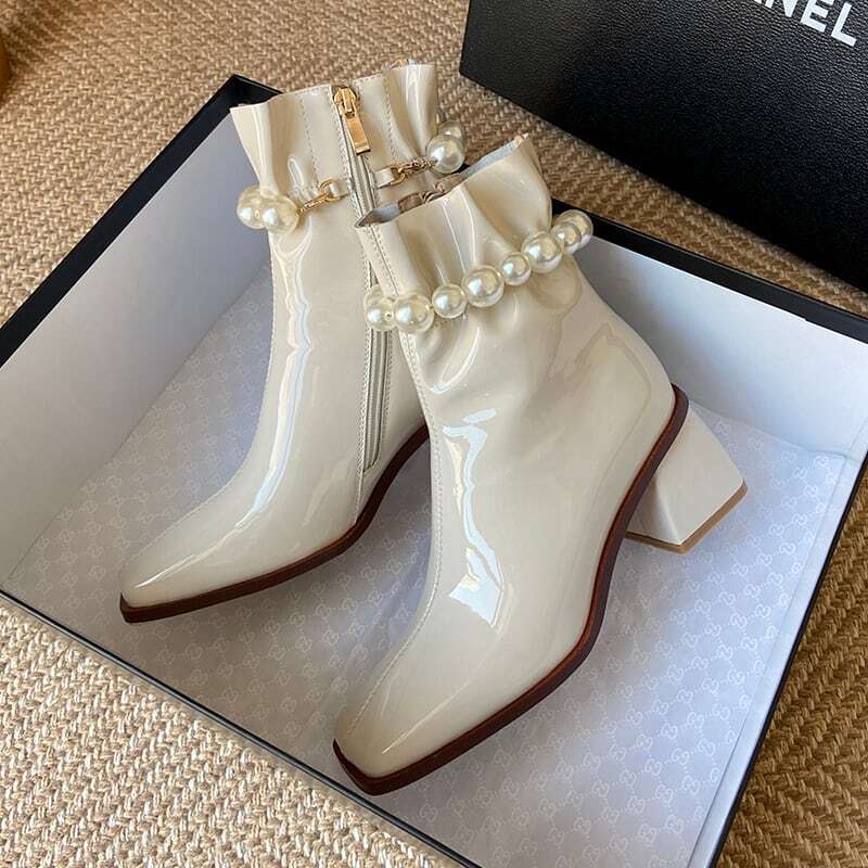 レディース パールチェーンアンクルブーツ スクエア ホワイト 大人可愛い ママコーデ ママファッション 韓国系 オルチャン 人気 トレンド 新作 20代 30代 40代 シューズ 靴 きれいめ かわい