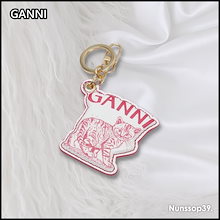 国内送 Ganni☆グレープ ロゴ キーリング レッドアラート Ganni(ガニー) キーホルダー・キーリング(レディース) - 海外