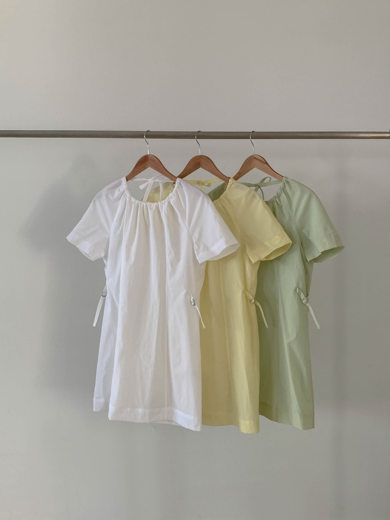 【即納】夏映えミニワンピ ユニドレス　ストラップ調節／体型カバー／Aライン 6,081円