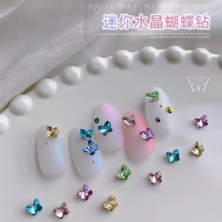【1点ご購入 で10点プレゼントいたします】ネイルチップ底蝶ドリルミニトランペット立体白い蝶水晶異形ドリルネイルアクセサリー