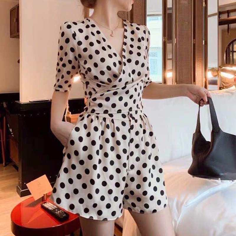 半袖シャツ ショートパンツ パンツセットアップ カシュクール ドット柄 韓国 レディース オルチャン ハイウエスト スリム 細身 白 ホワイト 黒 2点セット 上下セット ベルトリボン