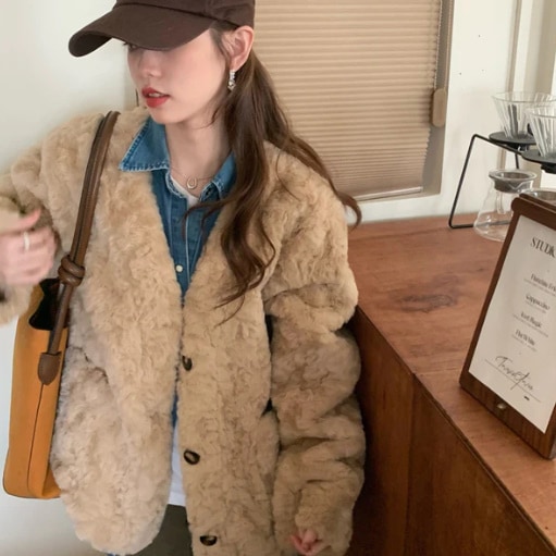 【送料無料】レディース ウールブレンド ボア ショートコート ジャケット もこもこ ふわふわ Vネック ポケット付き アウター 大人可愛い ママコーデ ママファッション 韓国系 オルチャン 人気