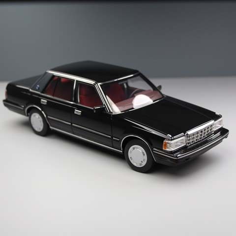 XiaoGuang MODEL 1/18 トヨタ クラウン MS122 ブラック （内装レッド）【8250612B-1】 ミニカー XG 8250612B-1 トヨタ クラウン MS122 BK/ナイ
