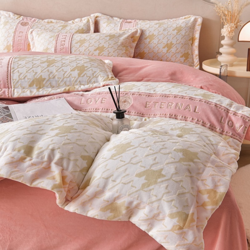 ライト高級ミルクベルベットベッド4点セットコーラルベルベット冬フレンチフランネルプラススエードシーツ刺繍入りキルトカバーベッドシート