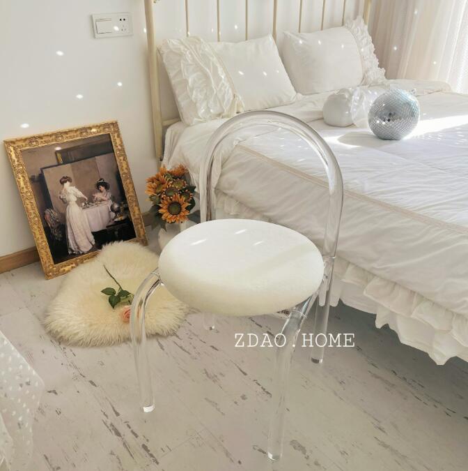 ins 透明アクリルチェア　透明チェア　 カジュアルホームダイニングチェア 北欧 寝室化粧チェア　デザインと実用性を兼ね備えており　おしゃれなインテリア