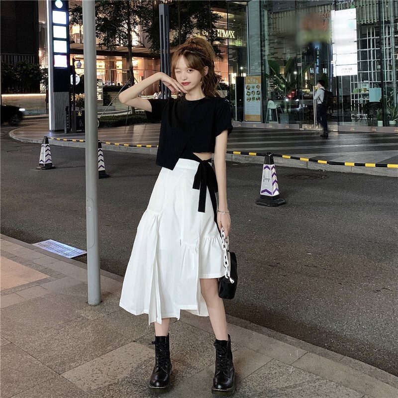 上下セット ２点セット トップス スカート ロングスカート フレアスカート 膝丈 膝下 袖あり 半袖 ラウンドネック Aライン アシンメトリー 切り替えデザイン 透け感 薄手 個性的 ブラック