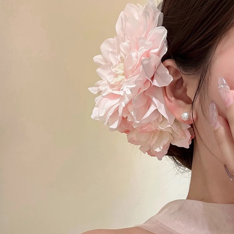 【1点ご購入 で10点プレゼントいたします】春夏風ピンクの花つかみ森系仙気で甘い雰囲気の大判ヘアピン