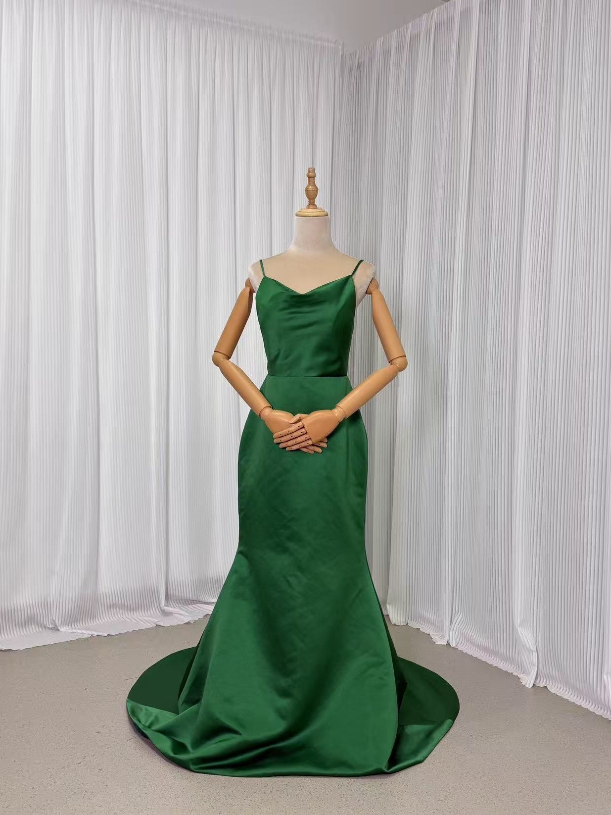 パーティードレス グリーン キャミソール 背中見せ マーメイドライン ファスナー 二次会