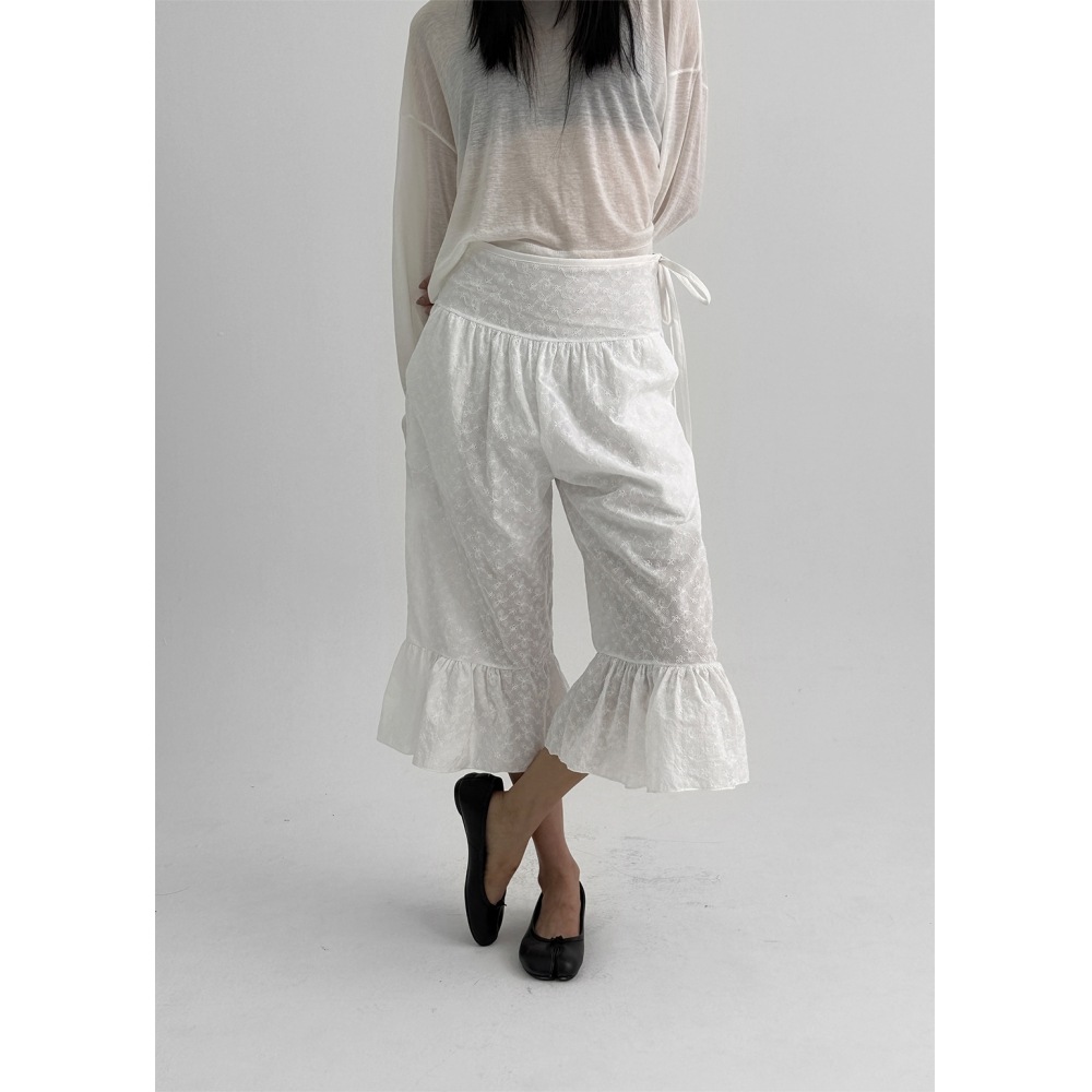 ブラックアップダモスパンチングレース 3/4 パンツ 7,420円