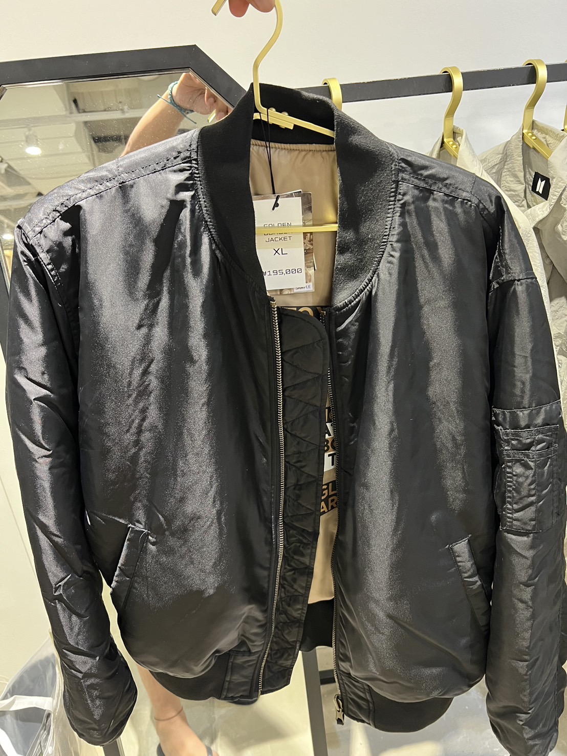 【 JUNG KOOK 】 『公式』 GOLDEN ジョングク BOMBER JACKET リバーシブル Jung Kook ジップアップジャンパー POP-UP 展示会 グッズ BLACK&GOLD 25,114円