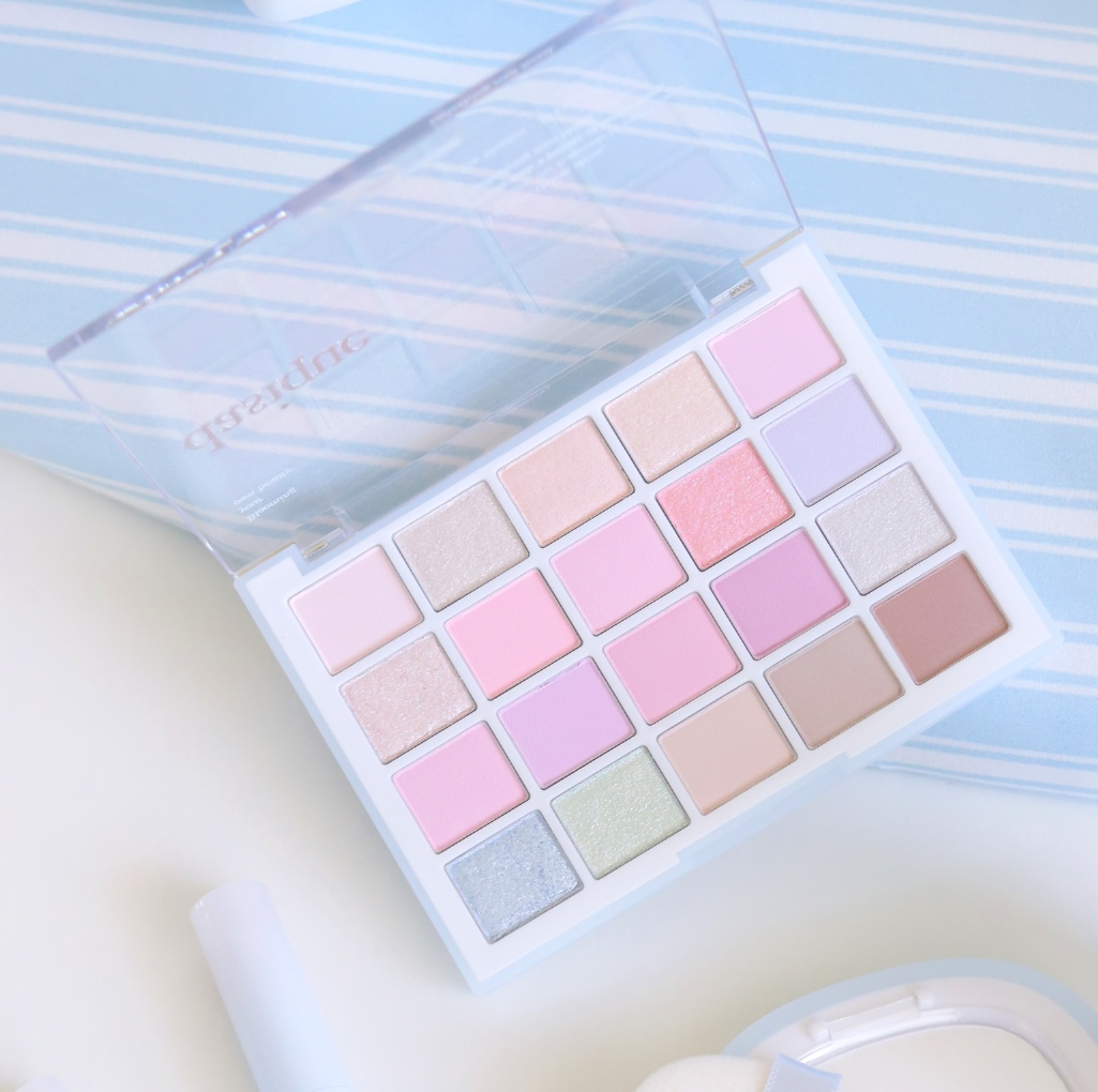 【新作発売】 ムード シャドウパレット / 05コットンパウダー