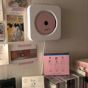 韓国大人気 CDプレーヤー 壁掛け式 が付きBluetoothFMUSBSDモード対応 多機能 語説明書付き 音楽鑑賞 語学勉強 胎児福袋