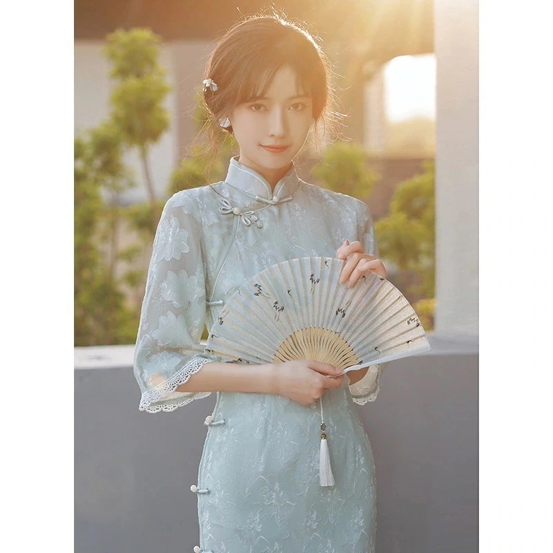緑の改良されたエレガントなチャイナ中華民国スタイルのレトロな文学的で芸術的な気質のエレガントな若い女の子の痩身2024の新しい