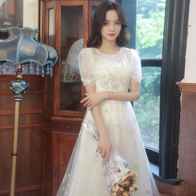 パフスリーブバンケットドレス2024ホワイトドレス学生美術試験ソロパフォーマンスロングイブニングドレス