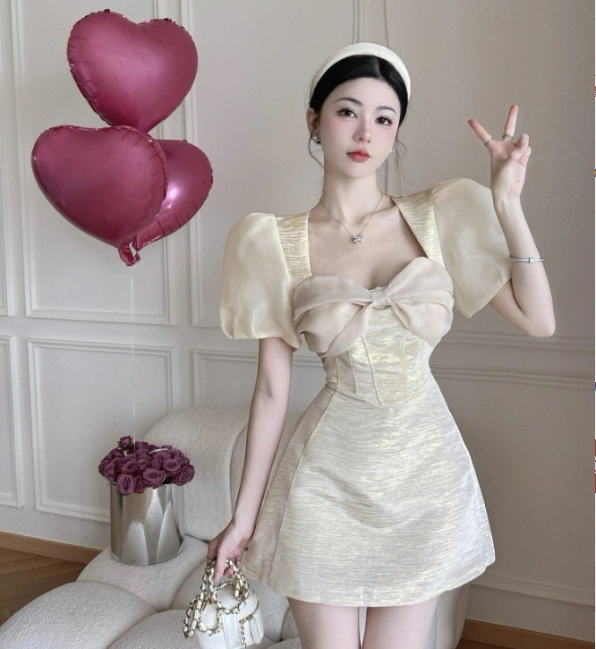 ドレス ワンピース ミニスカート ミニ丈 ショート丈 袖あり 半袖 スクエアネック Aライン リボン ハイウエスト かわいい おしゃれ お洒落 ガーリー セクシー 無地 オールシーズン シーズンレス