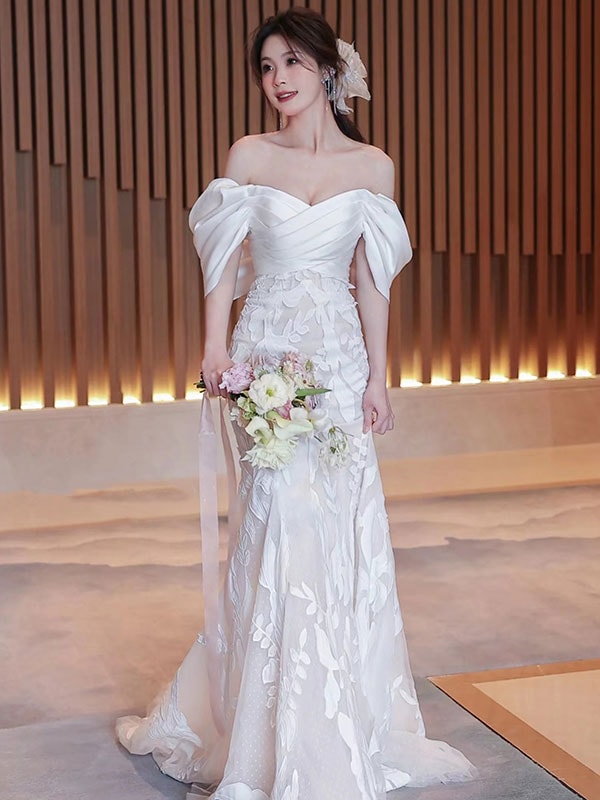 ウェディングドレス レディース 二次会 花嫁ドレス 結婚式 パーティードレス マーメイドライン レトロ オフショルダー Vネックサテン　ライドウェディング(M-0068)