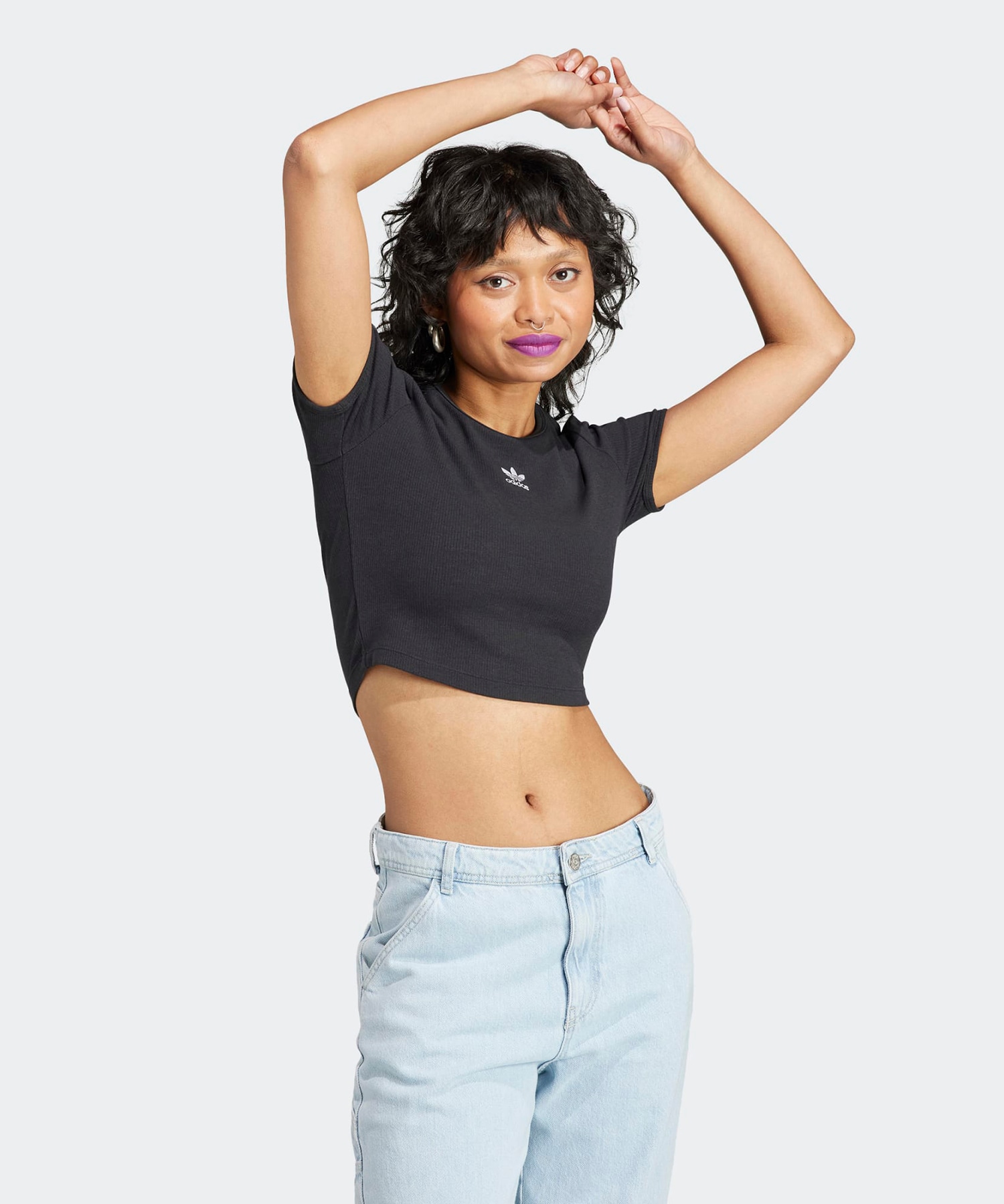 アディダスリップクロップTシャツ-ブラック/II8057