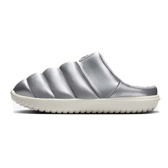 ナイキ(NIKE) 2024 HO レディース BURROW SE バロウSE スリッパ FZ7939-002メタリックシルバー(24y12m)