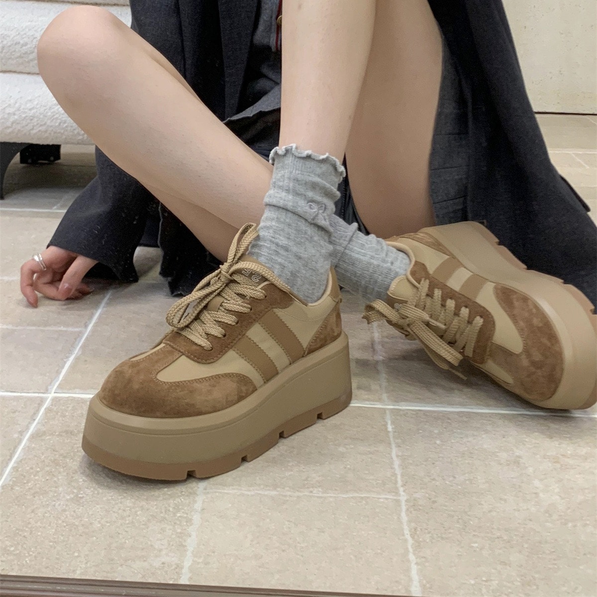 女性の靴のためのアメリカのレトロなカラーブロッキングドイツのトレーニングシューズ2024秋と冬の新しい太いファッションメイラードレースアップシューズ