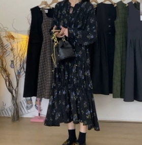 花柄 フレアワンピース リボン ワンピース ロング丈 長袖 クルーネック セミフレア 細身 ストレート スマート チュール 薄手 かわいい 大人可愛い シンプル カジュアル 大人 おしゃれ レトロ