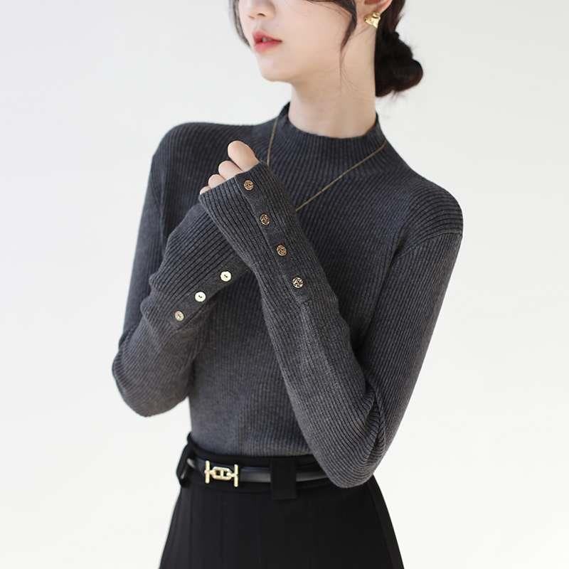 シンプルなボタンダウンのハイネックニットセーターレディース2025年秋冬の新スタイルリブ編みでスリムに見えベースレイヤーとして重ね着に です