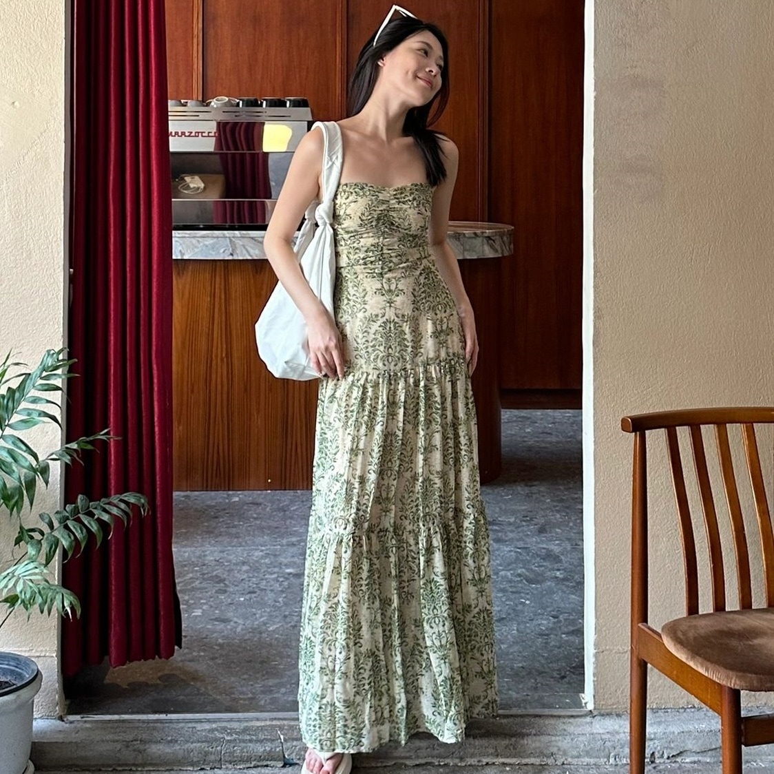 ワンピース マキシ丈ワンピース キャミソールワンピース 胸元 谷間 シャーリング 切り替えデザイン かわいい 大人可愛い きれいめ シンプル カジュアル 上品 おしゃれ かっこいい 大人女子 こなれ感