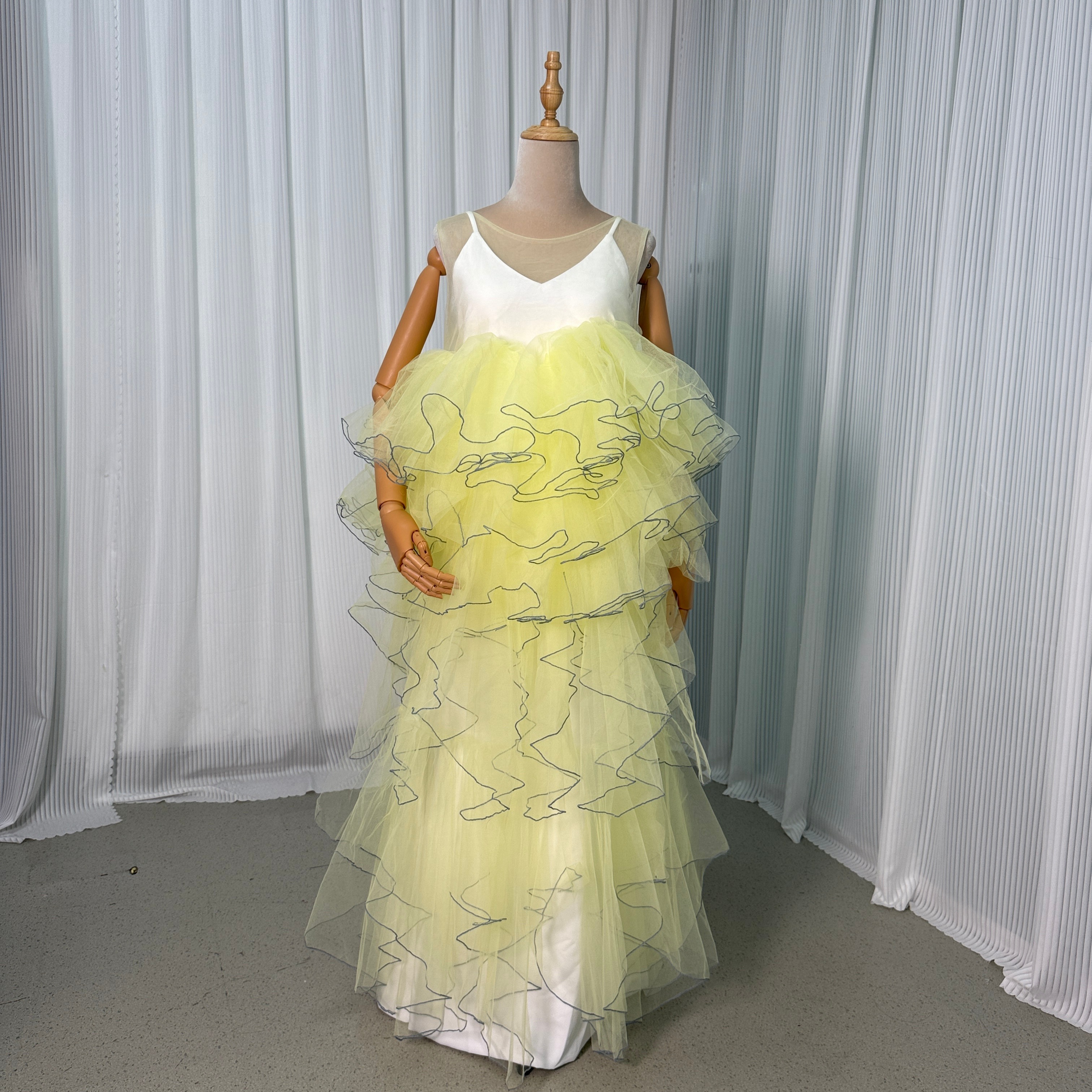 カラードレス パステルイエロー キャミソール ソフトチュール ラッフルフリル ロング ティアードのドレス 前撮り