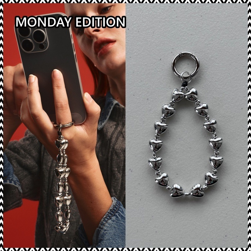 MONDAY EDITION LOVELY HEART PHONE CHARM