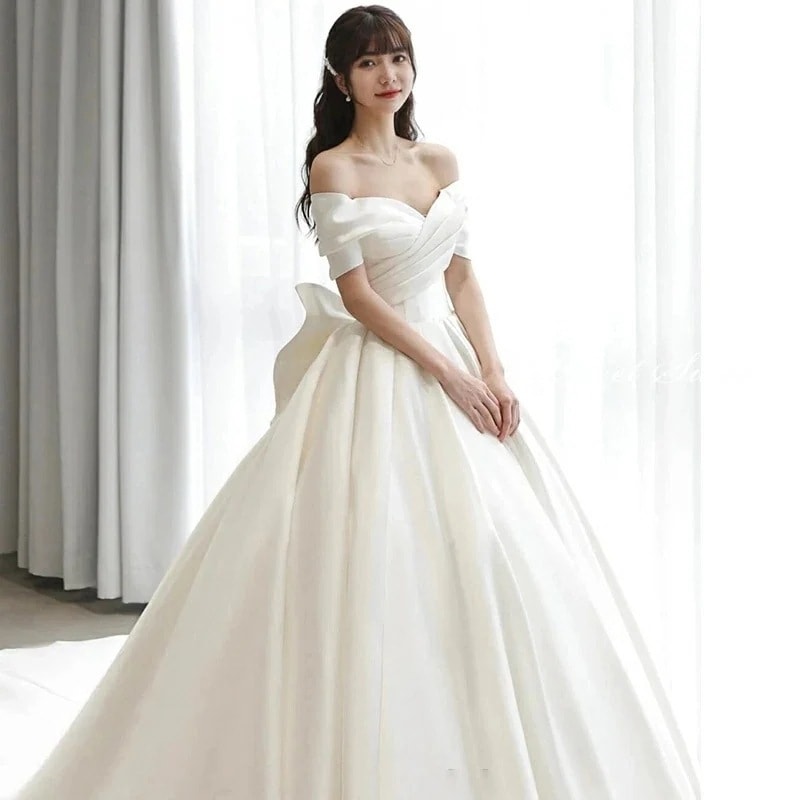 ウェディングドレス 二次会ドレス 結婚式 ブライダルドレス Aラインドレス サテン オフショルダー 前撮り 海外挙式 花嫁ドレス ウエディングドレス リボン プリンセスラインドレス シンプル 披露宴