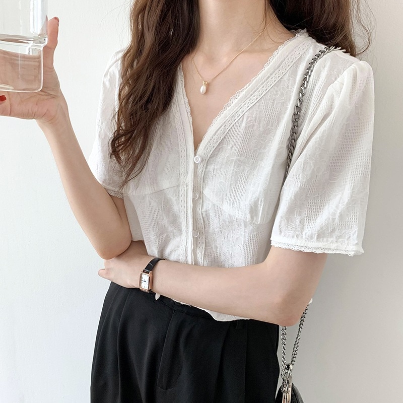 シャツ ブラウス カットソー レディース 半袖 Vネック レース 刺繡 かわいい 大人可愛い きれいめ シンプル レトロ ガーリー フェミニン 花柄 夏 学生 デート イベント ホワイト トップス 5,433円